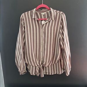 American Eagle button down size medium